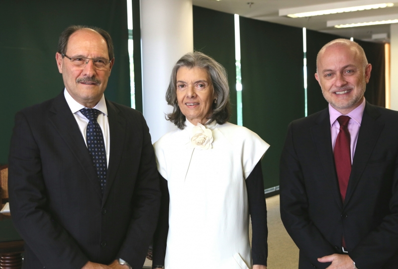 Sartori pede em Brasília revisão na lei de fronteira Sartori pede em Brasília revisão na lei de fronteira