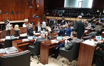 Plenário aprova três projetos do Executivo e retoma votações na manhã desta quarta