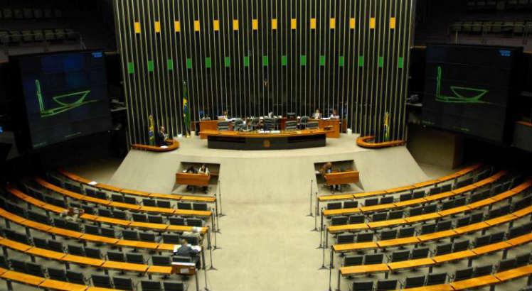 Deputados voltam a discutir propostas da reforma política