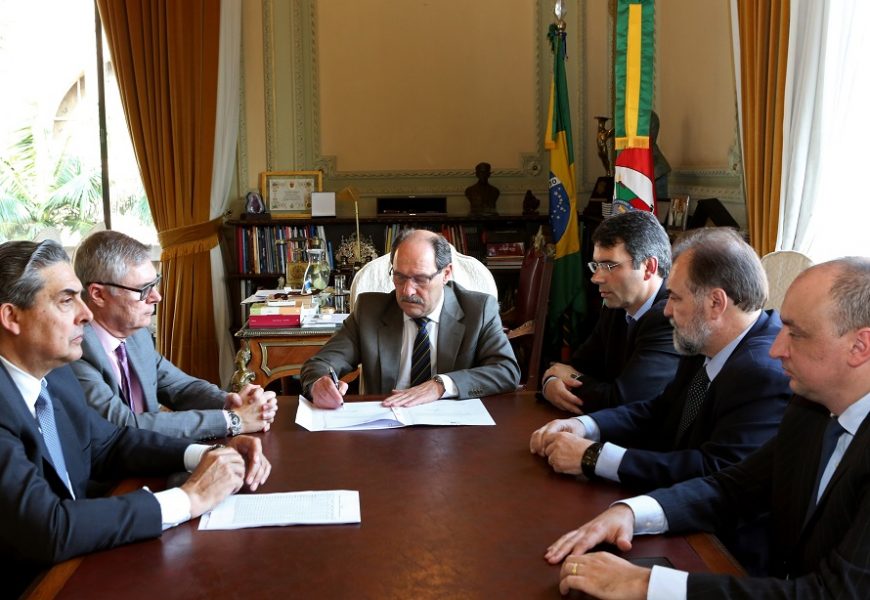 Sartori anuncia que vai indenizar servidores Sartori anuncia que vai indenizar servidores