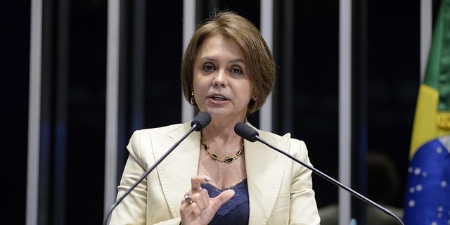 Senadora critica projeto que prevê demissão de servidores públicos