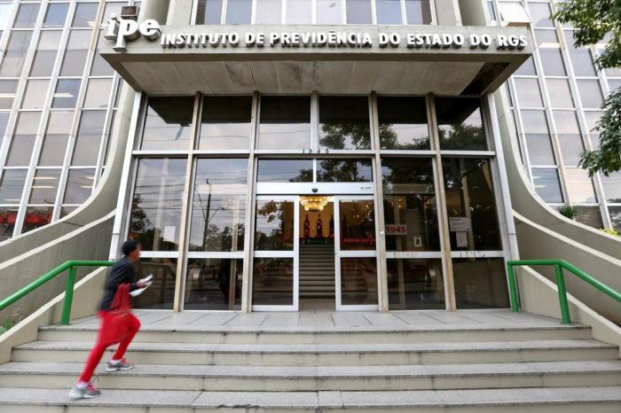 Governo do RS deve retirar urgência de projetos do IPE