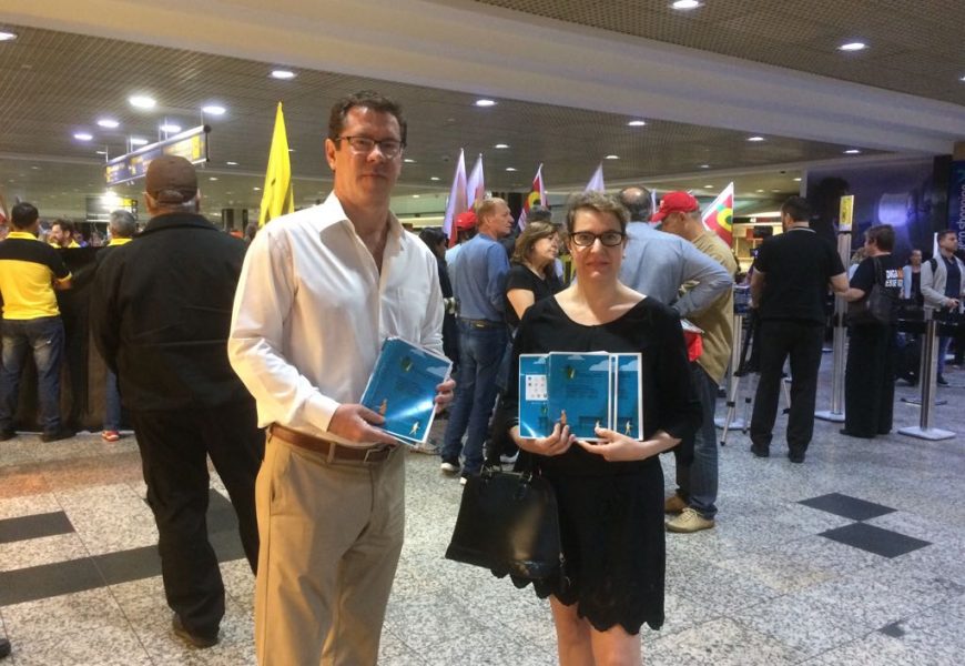 Entidades pressionam deputados no Aeroporto