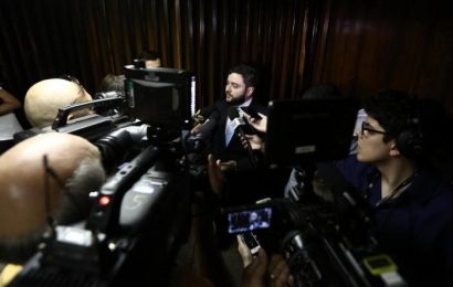 Após derrota, Piratini aposta em duas estratégias para nova sessão na Assembleia