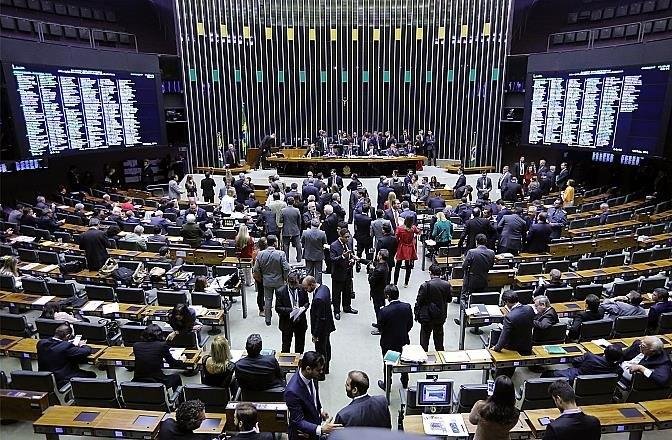 Congresso promulga lei que trata da renegociação da dívida dos Estados