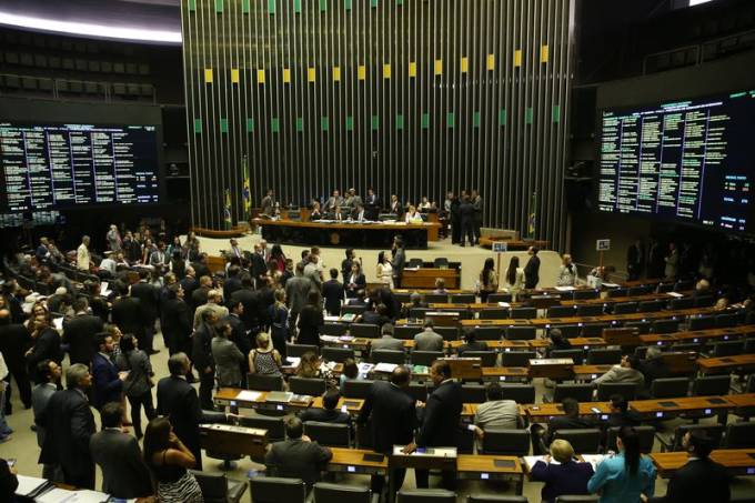 Líder do governo no Congresso diz que prioridade é votar reoneração da folha