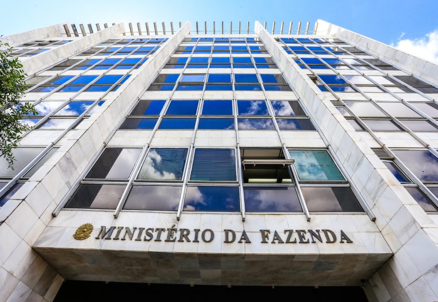 Procuradores da Fazenda Nacional indicam membros da carreira para o cargo de advogado-geral da União Procuradores da Fazenda Nacional indicam membros da carreira para o cargo de advogado-geral da União