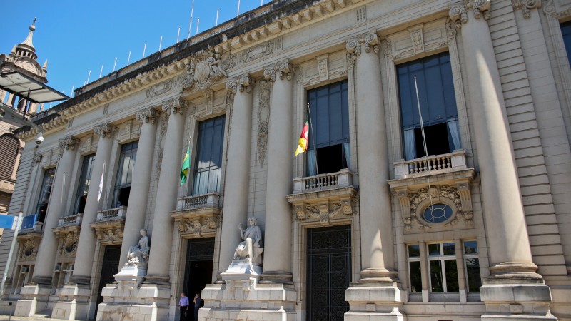 Com servidores no centro de polêmica, pacote de Leite colabora para corrida de aposentadorias