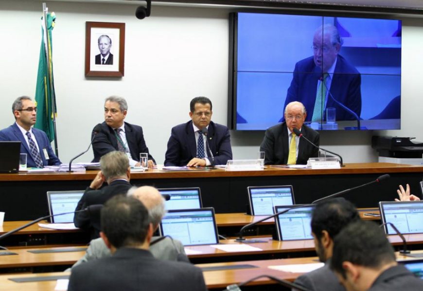 Comissão especial aprova reforma tributária; parecer de Hauly vai a Plenário