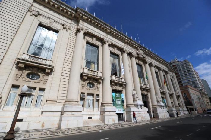 Governo do Estado antecipa R$ 475 milhões, mas não fecha as contas Governo do Estado antecipa R$ 475 milhões, mas não fecha as contas