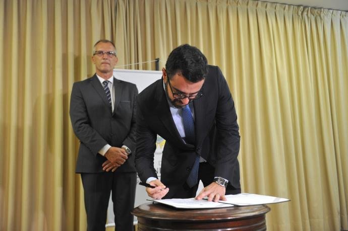 Novo secretário da Fazenda retoma trabalhos para adesão ao RRF Novo secretário da Fazenda retoma trabalhos para adesão ao RRF