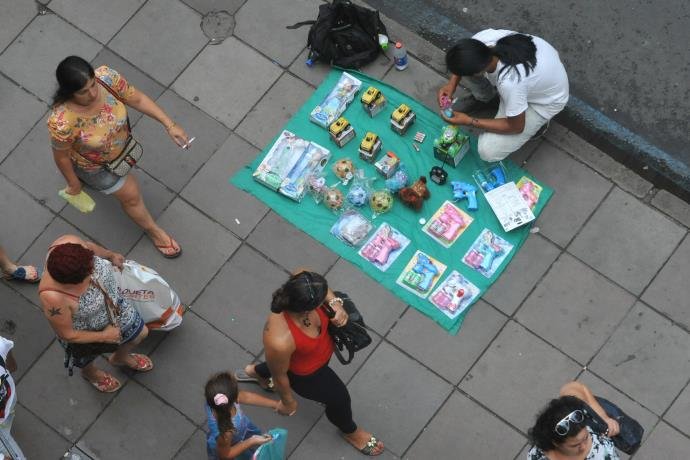 Comércio ilegal movimenta R$ 76 bilhões no RS Comércio ilegal movimenta R$ 76 bilhões no RS