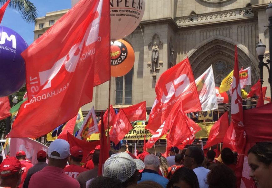 10 mil protestam na Sé contra Reforma da Previdência