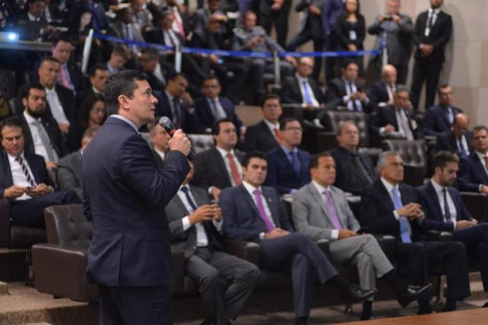 Moro apresenta pacote anticrime com foco em corrupção, crimes violentos e crime organizado Moro apresenta pacote anticrime com foco em corrupção, crimes violentos e crime organizado