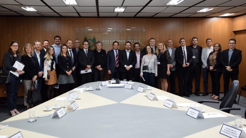 Governos estadual e federal firmam parceria para desburocratizar serviços