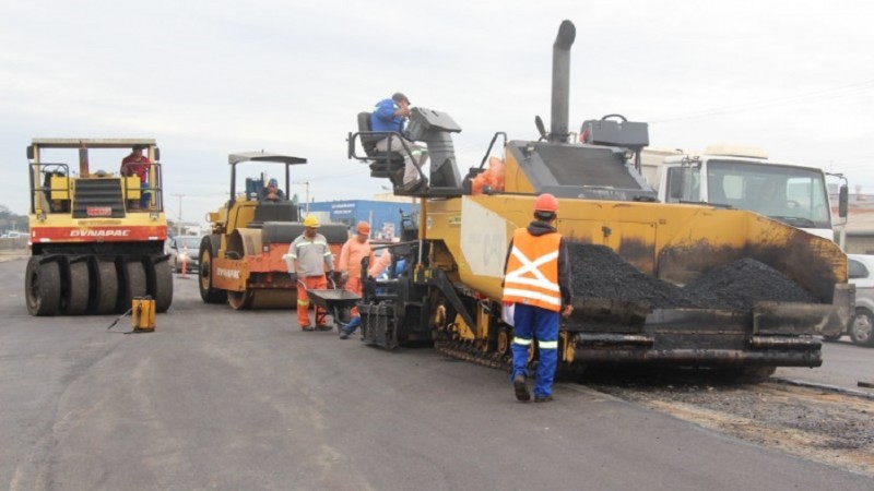 Decreto isenta de ICMS compra de asfalto para estradas, o que beneficiará obras no RS Decreto isenta de ICMS compra de asfalto para estradas, o que beneficiará obras no RS