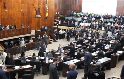 Plenário aprova extinção de Plano de Seguridade de Parlamentares e outras sete matérias