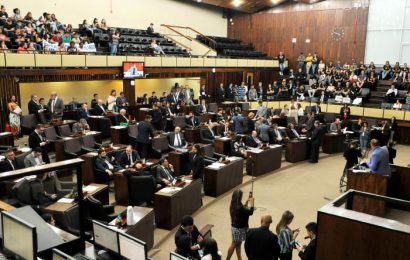 Assembleia vota orçamento do Estado nesta terça e deve voltar a congelar gastos