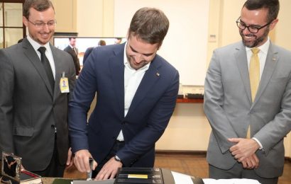 Carimbo e selo postal são lançados em homenagem aos 130 anos da Secretaria da Fazenda