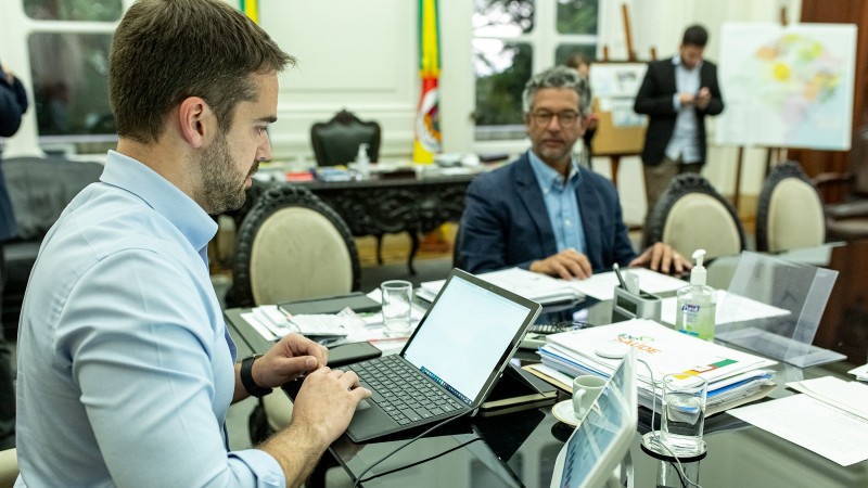 Leite sanciona projetos que modificam quadro funcional do IPE Saúde e do IPE Prev