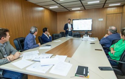 Governador Leite debate medidas de restrição com líderes de entidades