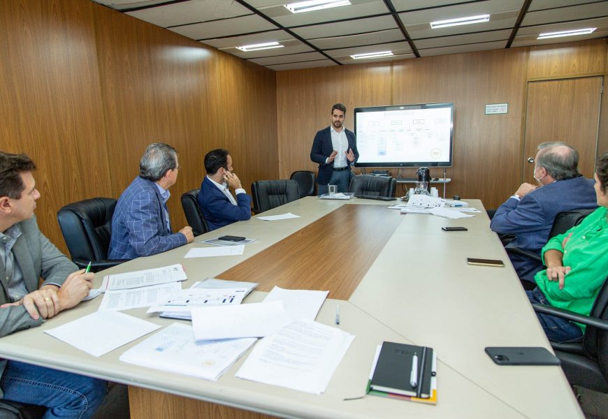 Governador Leite debate medidas de restrição com líderes de entidades