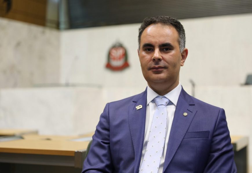 Artigo | Espera-se patriotismo e solidariedade dos super-ricos, clama Rodrigo Spada
