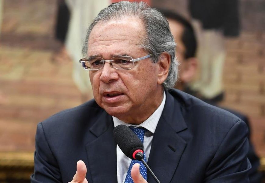 Por apoio à CPMF, Guedes vai propor cortar à metade tributos sobre salários