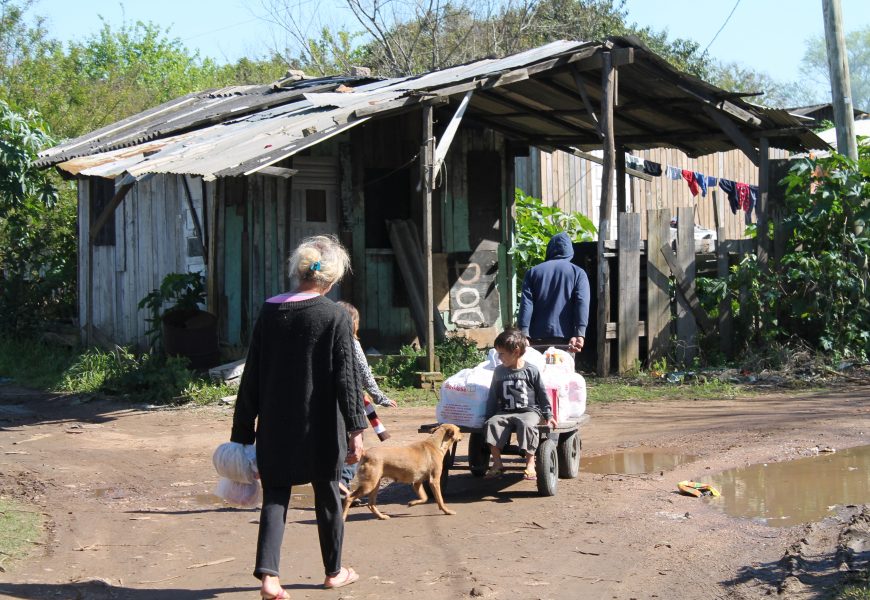 AFISVEC realiza entrega de cestas básicas na comunidade Vila Beira Rio