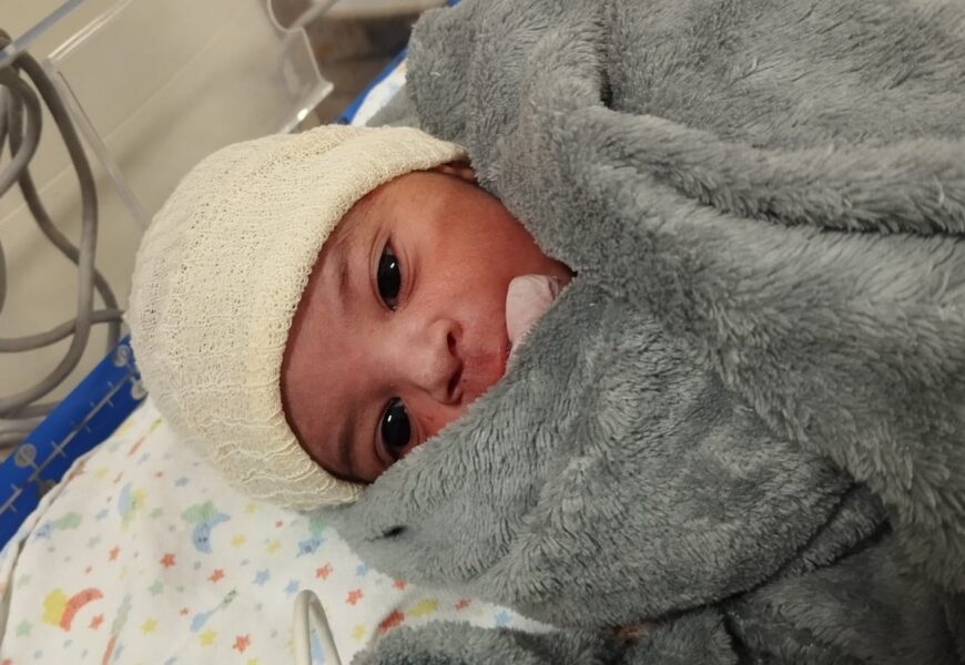 Tayson, o rostinho da esperança, nasce depois de a mãe ser resgatada com água na altura do peito 