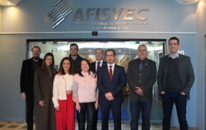 Dirigentes da FACE-RS se reúnem na sede administrativa da AFISVEC