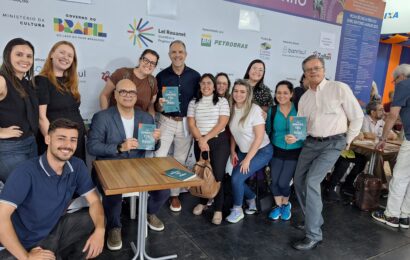 Associados da AFISVEC realizam sessão de autógrafos na 71ª Feira do Livro de Porto Alegre