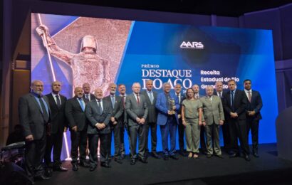 Presidente da AFISVEC prestigia homenagem da AARS à Receita Estadual no Prêmio Destaque do Aço 2025