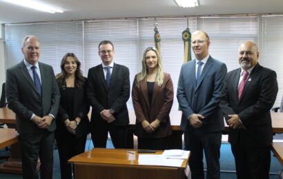 AFISVEC acompanha solenidade de posse de juízes no TARF